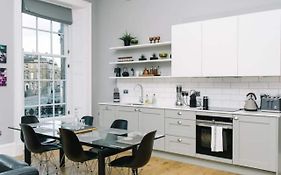 Joivy Bold And Spacious 1Bed Home, Near Haymarket Train Station